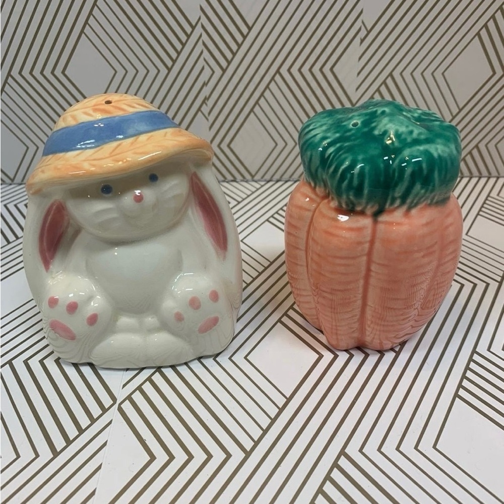 Vintage Treasure Craft Bonnet Bunny & Carrot Large Salt and Pepper Shakers